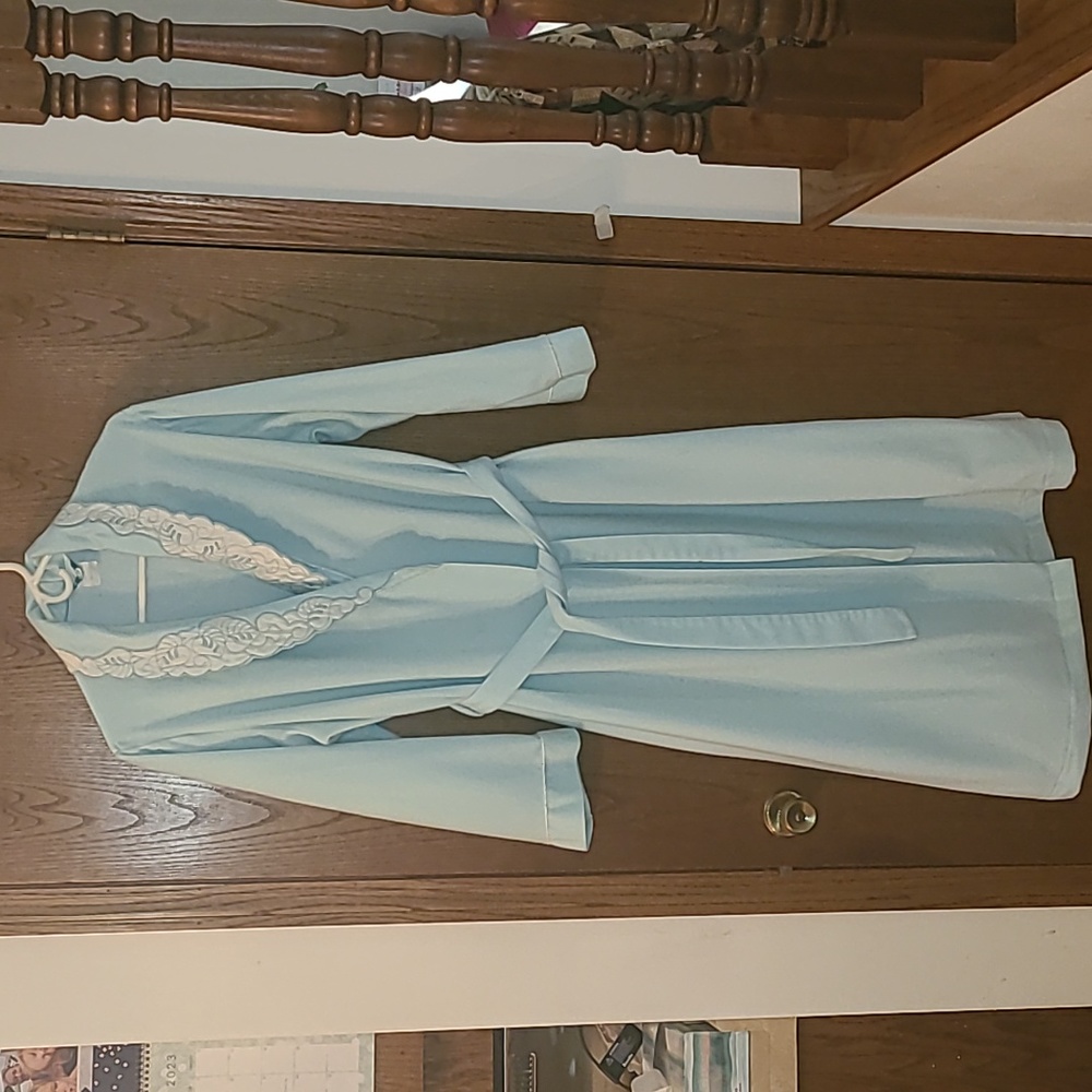 Beautiful Cinejour Vintage Robe - Misses Size  12 -14 - Large